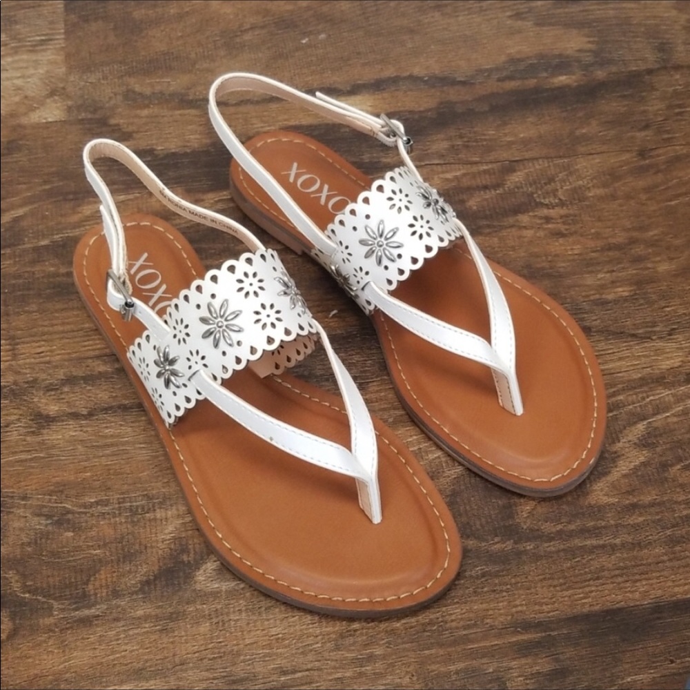 XOXO Women's Ronia Flat Sandal